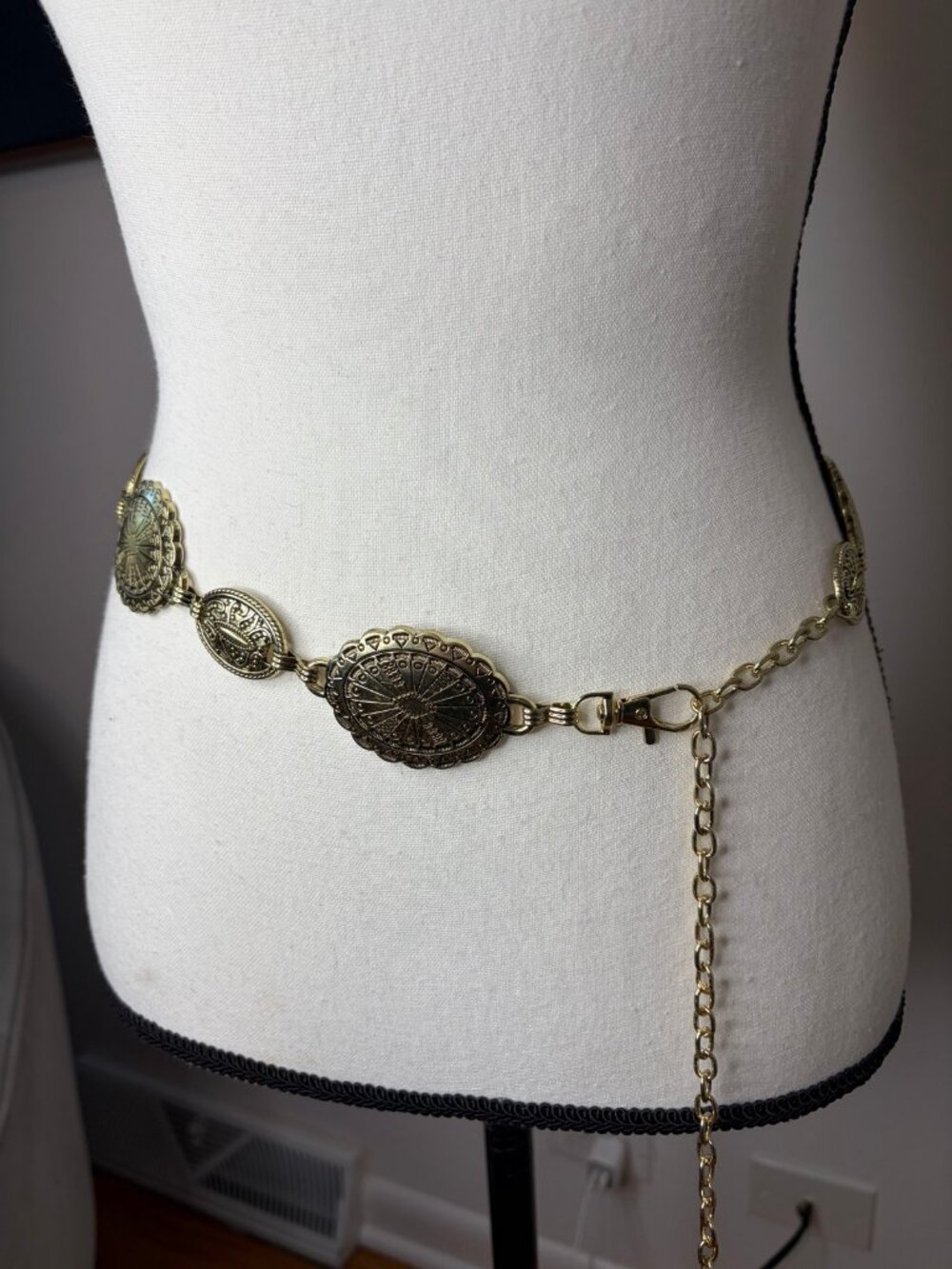 Gold Tone Concho Chain Belt Oval Medallion Adjustable Western Boho 42 Inch